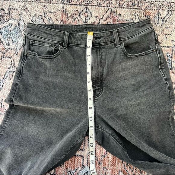 American Eagle Outfitters Mom Jean in Black Wash Charcoal Grey Size 8 - Picture 8 of 11